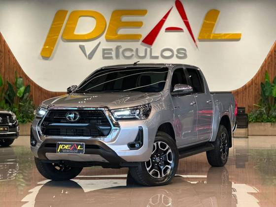 TOYOTA HILUX 2.8 D-4D TURBO DIESEL CD SRX 4X4 AUTOMÁTICO